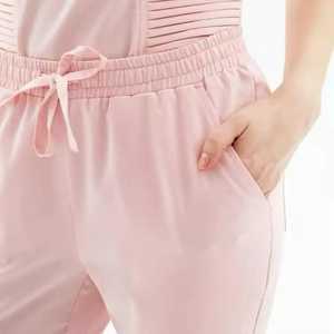 Conjuntos de Uniformes Quirúrgicos 100% Algodón Sarga, Color Personalizado, Diseñados para Higiene, Comodidad y Rendimiento Clínico - Product Image 6