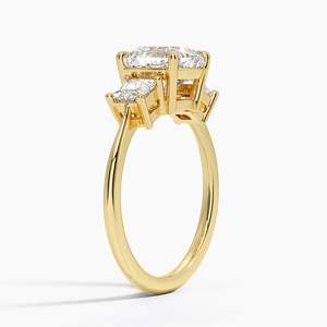 แหวนเพชรทรงคุชชั่นคัท 3 เม็ด เพชรเลี้ยงในห้องปฏิบัติการ ทองคำขาว 14K ประดับเพชรทรงปรินเซสด้านข้าง แหวนหมั้นสำหรับผู้หญิง เครื่องประดับชั้นดี - Product Image 2