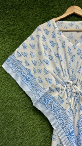 Caftán de algodón para mujer, vestido holgado con estampado floral azul, cuello en V, manga corta, para playa, resort y ropa de noche - Product Image 6