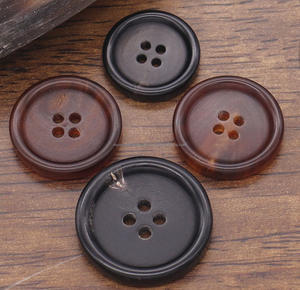 Botón de cuerno Real de Búfalo de calidad superior para Botón de cuerno de traje Personalización al por mayor Botón de cuerno de alta calidad de 4 agujeros de la India - Product Image 2