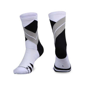 Chaussettes de basketball mi-mollet en gros, directement des usines, adaptées aux hommes et aux femmes, absorbant la transpiration - Product Image 3