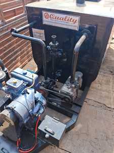 เครื่องพ่นน้ำมันดินเครื่องยนต์ดีเซลติดบนรถเข็นรถบรรทุกระบบทำความร้อนแบบคู่แกนสิ้นเปลืองเชื้อเพลิงต่ำประกอบด้วยมอเตอร์ - Product Image 4