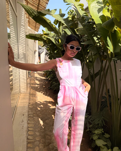 Combinaison rose pour femme avec découpes aux épaules et à la taille latérale, taille haute, coupe ajustée, pantalon large, élégante pour les soirées, les occasions spéciales et le quotidien - Product Image 3