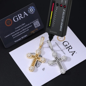 Colgante de Cruz con Cuerda - Colgante de Plata 925 con Moissanita, Colgante Cristiano Totalmente Adornado, Joyería Cristiana Clásica - Product Image 5