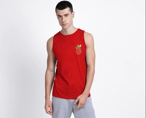 เสื้อกล้ามผู้ชายสีแดง คอกลม ปักโลโก้ด้านหน้า สไตล์ลำลอง ผ้าถัก - Product Image 1