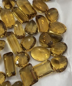 Lot de pierres précieuses en gros : 250 carats d'opale éthiopienne naturelle facettée et 1103 carats de citrine africaine naturelle - Product Image 2