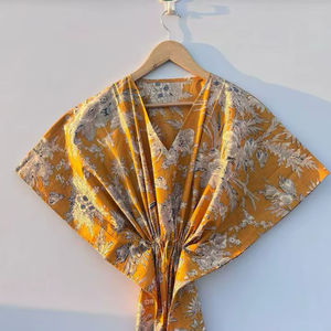 ชุดเดรสผ้าฝ้ายพิมพ์ลายดอกไม้ - โบฮีเมียน ลอนจ์ ไซส์พลัส - Product Image 1