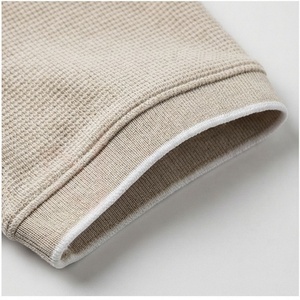 Polo en coton beige à manches courtes pour homme, coupe classique, tricot uni, design décontracté et respirant - Product Image 6