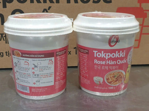 O'food Korean Rose Tokpokki Cup 100g – Gâteau de riz instantané avec sauce crémeuse à la rose – Vente en gros - Product Image 4