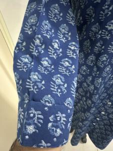 ชุดเดรสยาวทรงตรงผ้าฝ้ายพิมพ์ลายสีน้ำเงินกรมท่าสำหรับผู้หญิง แขน 3/4 สไตล์ลำลองใส่ได้ทุกวัน ติดกระดุมด้านหน้า ความยาวระดับเข่า - Product Image 5