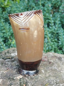 Verre à boire en corne de buffle de qualité supérieure, poli naturellement, pour whisky, bière, vin, disponible à prix raisonnable. - Product Image 1