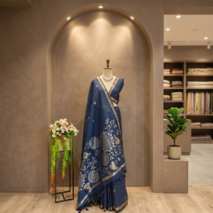 Sari en soie brute Khadi bleu à motifs floraux, tenue traditionnelle pour femmes, idéal pour les fêtes et les mariages. - Product Image 1