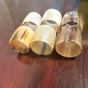 Anillos de servilleta de madera elegantes únicos hechos a mano crema y Cuerno negro para una decoración elegante del hogar y la Mesa Falak World Export - Product Image 3