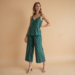 Ensemble de salon en coton imprimé de blocs floraux verts apaisants pour femmes - Product Image 1