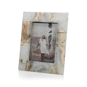 Hermoso Marco de Fotos de Resina Hecho a Mano con Detalles de Flores Prensadas para Regalos Personalizados - Product Image 1