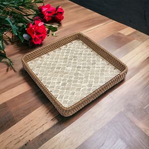 Plateau de service Art Déco multicolore fait main en rotin naturel, plateau décoratif tissé pour la décoration intérieure à un prix abordable - Product Image 1