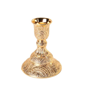 Ensemble de 2 élégants chandeliers gravés, supports à bougies modernes en métal doré pour la décoration de table de mariage - Product Image 1