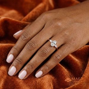Anillo de Oro Rosa con Tres Piedras de Corte Ovalado para Mujer, Elegante Estilo de Compromiso, Joyería Brillante, Regalo - Product Image 5