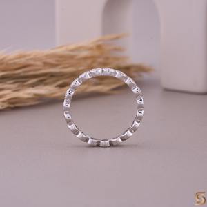 Anillo de Eternidad con Bisel de Diamantes Moissanite en Oro de 14K, 0.90 CT, 2.30mm, para Boda, Compromiso o Aniversario - Product Image 5