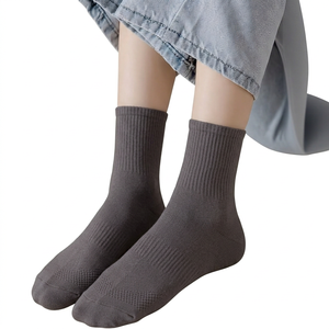 Chaussettes de sport rayées 100 % coton respirantes tricotées pour usage quotidien décontracté adulte saison automne - Product Image 1