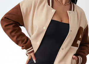 Veste universitaire personnalisée beige marron avec lettre A, veste universitaire pour femme, manteau en polaire décontracté, vêtement d'automne - Product Image 3