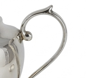 Ensemble crémier et sucrier vintage en acier inoxydable avec finition brillante et design de forme irrégulière pour une utilisation élégante à la table - Product Image 2