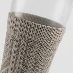 Chaussettes de basketball tissées mi-mollet, respirantes, performantes, durables, douces, pour la gym, l'entraînement et le jeu, couleur personnalisable, adaptées à la tenue en paire - Product Image 4