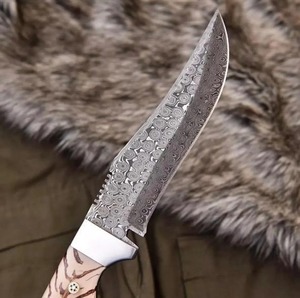 Couteau à dépecer en acier de Damas avec manche en résine et étui en cuir artisanal, couteau à lame fixe personnalisé pour le camping en plein air - Product Image 2