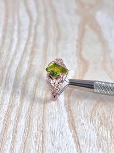 Bague de fiançailles en péridot taillé en forme de cerf-volant, inspirée de la nature gothique, faite à la main, en forme de vigne, pour femme, bijoux en argent sterling - Product Image 5