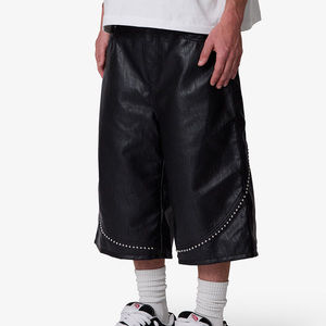 Shorts en similicuir personnalisés, style baggy, avec détails cloutés et taille élastiquée - Product Image 4