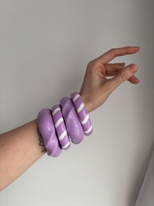 สีม่วงลายขาวอะคริลิคเรซิ่นกำไลข้อมือแบบหล่อสำหรับทั้งชายและหญิงรูปทรงกลมเครื่องประดับแฟชั่นงานฝีมือทำด้วยมืออย่างมีศิลปะ - Product Image 3