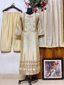 Haut à bordure en dentelle fantaisie à quatre côtés Palazzo Heavy Zari Sequence Embroidery Chinon Silk Net Vêtements indiens pour les mariages - Product Image 5