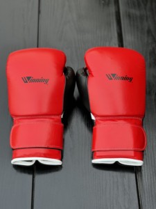 Gants de boxe de compétition en cuir véritable respirants unisexes avec fermeture à lacets, sangle de poignet réglable, logo personnalisé, 16 oz, rouge - Product Image 5