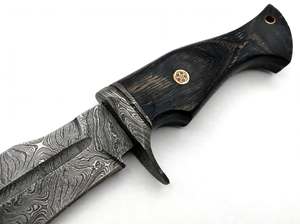 Cuchillo de Camping Hecho a Mano con Acero de Damasco, Mango de Madera Oscura y Bolster de Damasco, Hoja Fija - Product Image 4