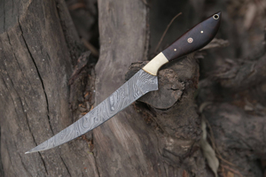 มีดตกปลาทำมือแบบกำหนดเองของ Burraq ใบมีดเหล็กดามัสกัสขนาด 8/9 นิ้ว หนา 3.0 มม. พร้อมปลอกหนัง - Product Image 3