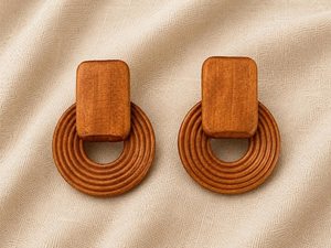 Boucles d'oreilles connecteurs géométriques en bois, ton brun naturel, apprêts de bijoux, design circulaire - Product Image 1