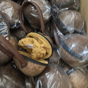 ชามเปลือกมะพร้าวทำมือจากเวียดนาม – ภาชนะบนโต๊ะอาหารสไตล์เรียบง่ายสำหรับรับประทานอาหารและตกแต่ง - Product Image 3