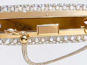 Bolso de Noche de Lujo para Mujer, Diseño Exclusivo con Diamantes, Forma de Caja Metálica, Forro de Nailon, Ideal para Fiestas y Eventos, con Cadena - Product Image 3