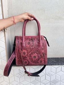 Nouveau Sac à Main Tendance en Cuir Sculpté à la Main, Style Bohème Gypsy, Sac à Bandoulière Fait Main Western Rose, Sac Polyvalent Élégant - Product Image 1