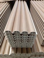 Panneau de revêtement de tube carré WPC de haute qualité élégant moderne pour panneaux muraux intérieurs géométrique étanche pour salon