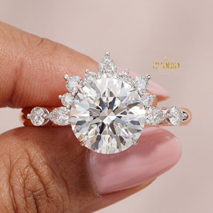 Anillo de Compromiso de Lujo con Diamante Redondo Brillante de 3.47 Quilates, Halo, EF VS1, Plateado en Plata, Diseño Floral, Diamante en Forma de Pera, para Boda - Product Image 1