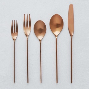 ชุดช้อนส้อมสแตนเลสคุณภาพสูง ดีไซน์หรูหรา ให้ความเงางามยาวนาน เหมาะสำหรับร้านอาหาร บ้าน งานเลี้ยง และสถานที่จัดงาน - Product Image 2