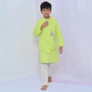Conjunto de Kurta y Pijama de Primera Calidad para Niños, Ropa Étnica India para Festivales y Bodas, Disponible a Precio de Mayoreo - Product Image 2
