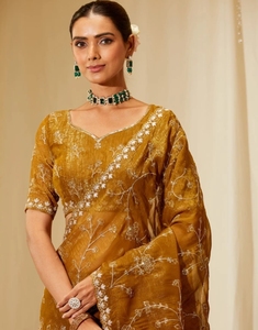 Sari de satén bordado estilo Bollywood KV (color mostaza) - Product Image 1