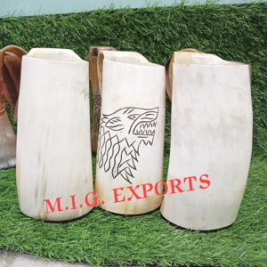 Auténtica taza vikinga hecha a mano de cuerno de vaca, jarra natural de cuerno de buey para cerveza, cerveza de malta y hidromiel. Ecológico, Vintage, Medieval. - Product Image 2