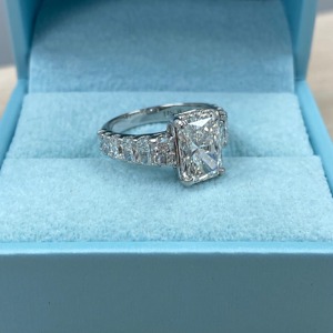 Anillo de Compromiso con Diamante Cultivado en Laboratorio, Corte Radiante de 5 Quilates, Certificado IGI, Oro Blanco de 14K, Chapado en Oro, Halo Oculto, Solitario, Regalo para Mujer - Product Image 3