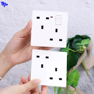 Prise murale universelle TEP LM6 avec 4 interrupteurs, 2 ports USB-C, charge rapide, IP20, 13A/250V, durable pour la maison, l'hôtel, le bureau - Product Image 3