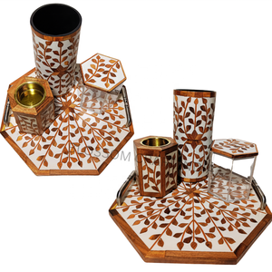 Porte-encens traditionnel artisanal Bakhoor plateau d'incrustation de résine en bois poli boîte à fleurs signes muraux en bois boîtes d'artisanat en bois - Product Image 1