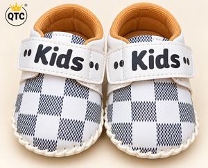 Chaussures de marche pour bébé, en rexine souple, fermeture velcro, baskets pour nourrissons, chaussures pour enfants toutes saisons, logo personnalisé - Product Image 1