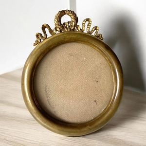 <b>Round</b> Metal Photo <b>Frame</b> Vintage Ornate Design Gold Tone Circular Picture Holder Decorative Home Display - Product Image 5